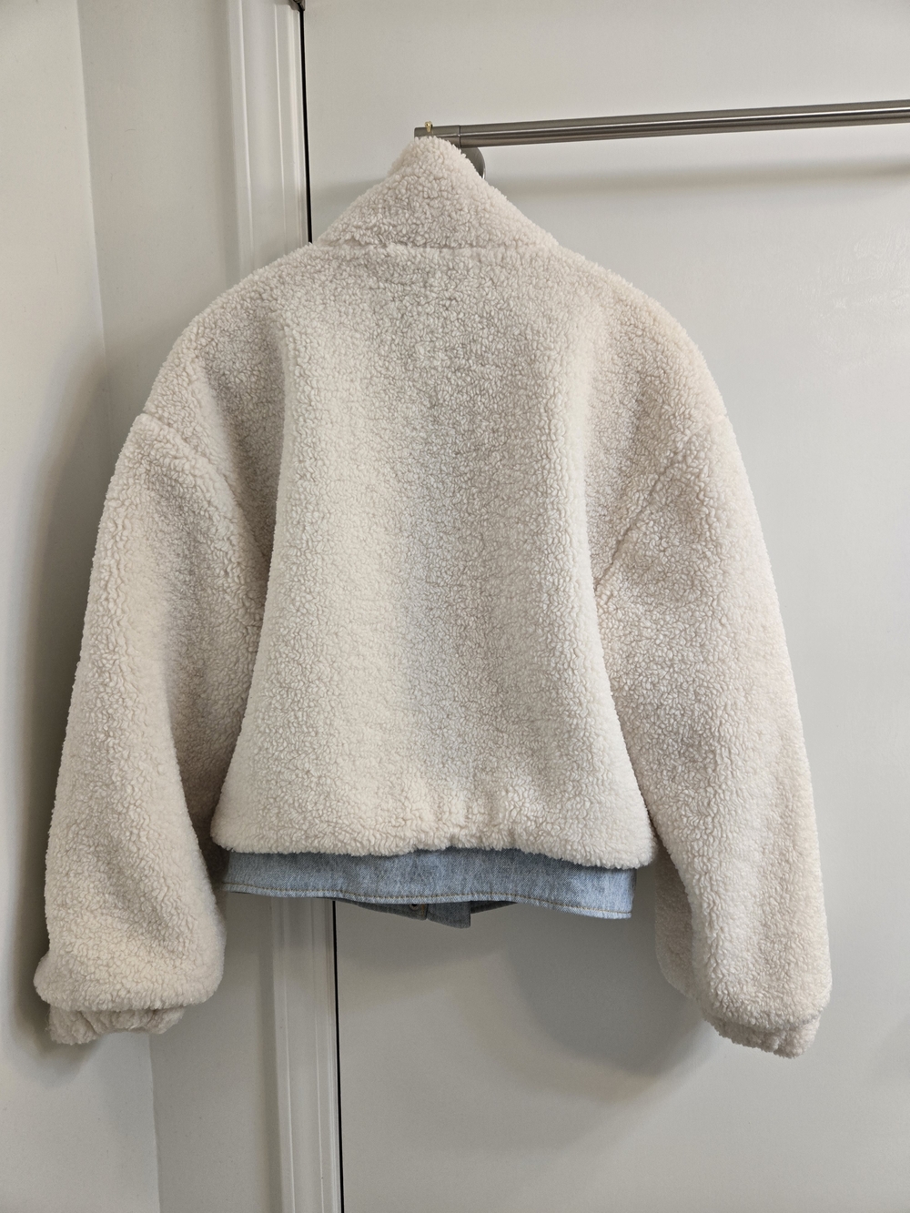 Vine & Valley Sherpa Jacket with Light Denim Trim, Cream & Light Blue, Size S - Picture 6 of 10